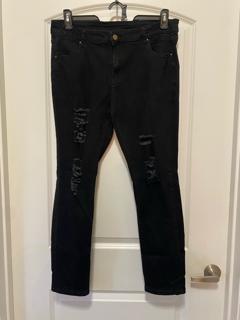 Women’s Black Ripped Skinny Jeans